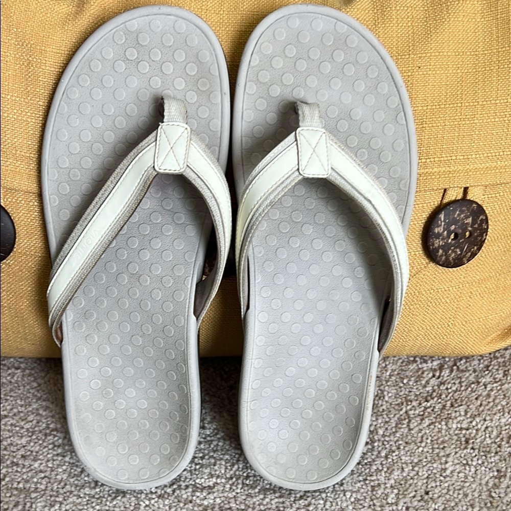 Vionic Gray Sandals with Textured Footbed